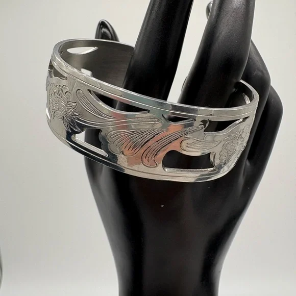 Kirk Stieff Pewter Iris Cut Outs Cuff Bracelet - Picture 1 of 7